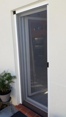Moustiquaire enroulable latérale porte fenêtre 1 vantail